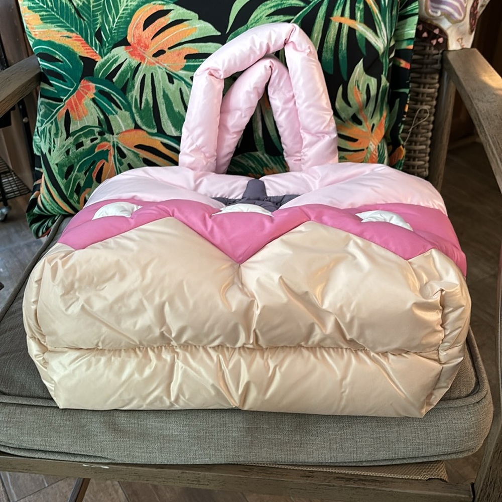 Miu Miu Quilted Star Puffer Bag w/Certificate of Authenticity - Never used - Picture 10 of 15